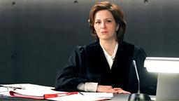 Die Staatsanwältin (Martina Gedeck) lässt einen „übergesetzlichen Notstand“ nicht gelten.
