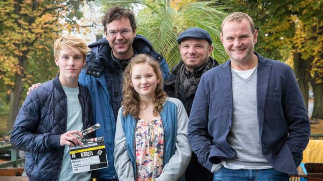 v.l. Kevin (Louis Hofmann), Regisseur Florian Schwarz, Nadine (Greta Bohacek), Kameramann Philipp Sichler und Simon Keller (Devid Striesow).