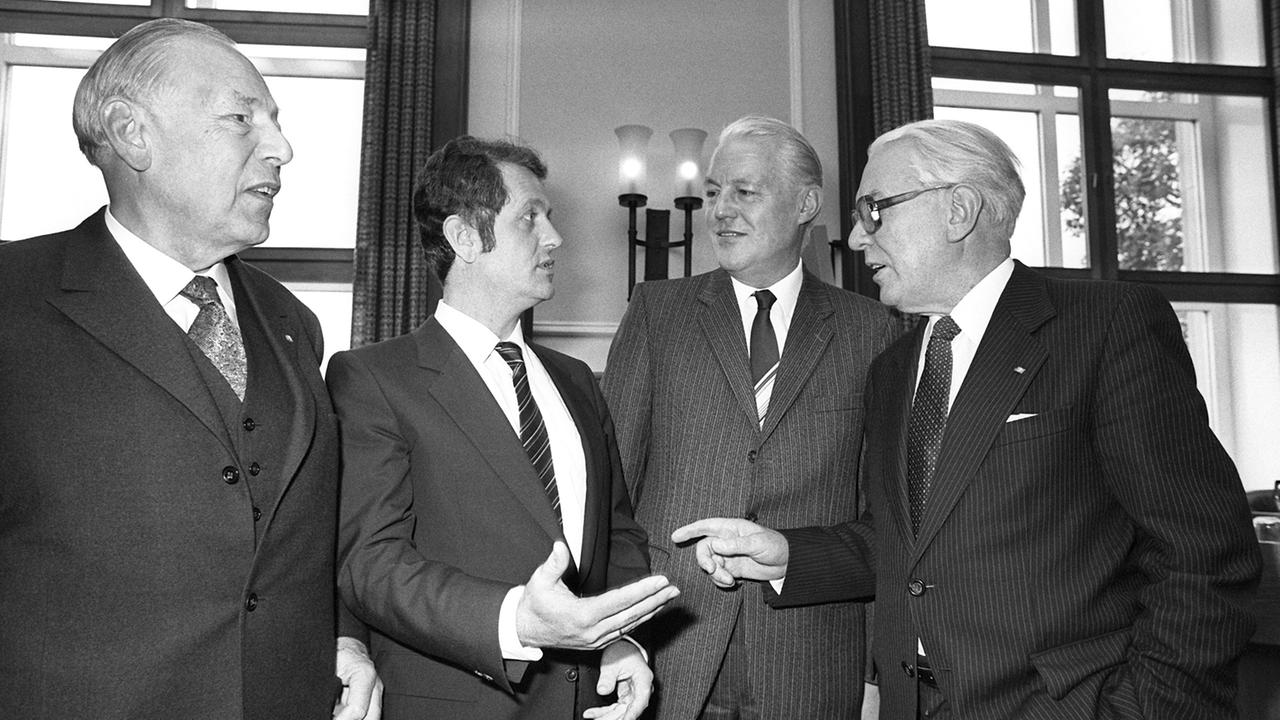 Uwe Barschel nach seiner Wahl zum Ministerpräsidenten am 14. Oktober 1982