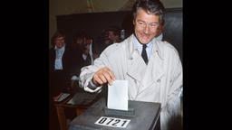 Björn Engholm bei Stimmabgabe Landtagswahl 1988