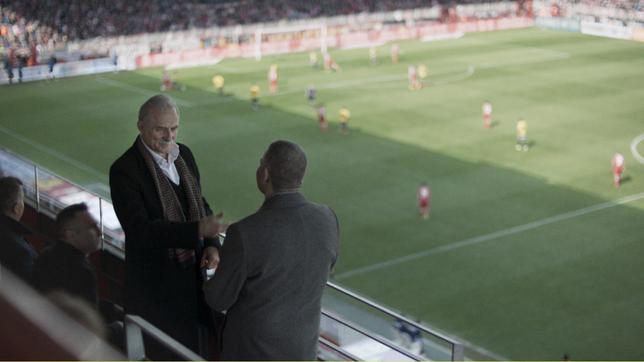 AUF KUrZE DISTANZ: Aco Goric (Lazar Ristovski), Chef der serbischen Wettmafia, trifft im Stadion den Chef des türkischen Clans.