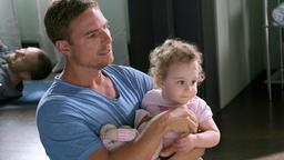 „Babyflüsterer“ Toni (Leo Reisinger) liebt seinen Beruf.