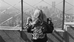 "Alice in den Städten" erhält 1974 den Deutschen Kritikerpreis. Die Reise des Journalisten Phillip Winter und der 8-jährigen Alice beginnt in New York…