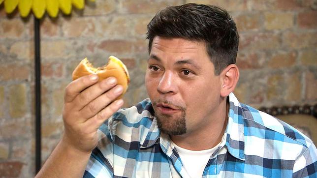 Bild: NDR/tibool Tim Mälzer testet Fastfood