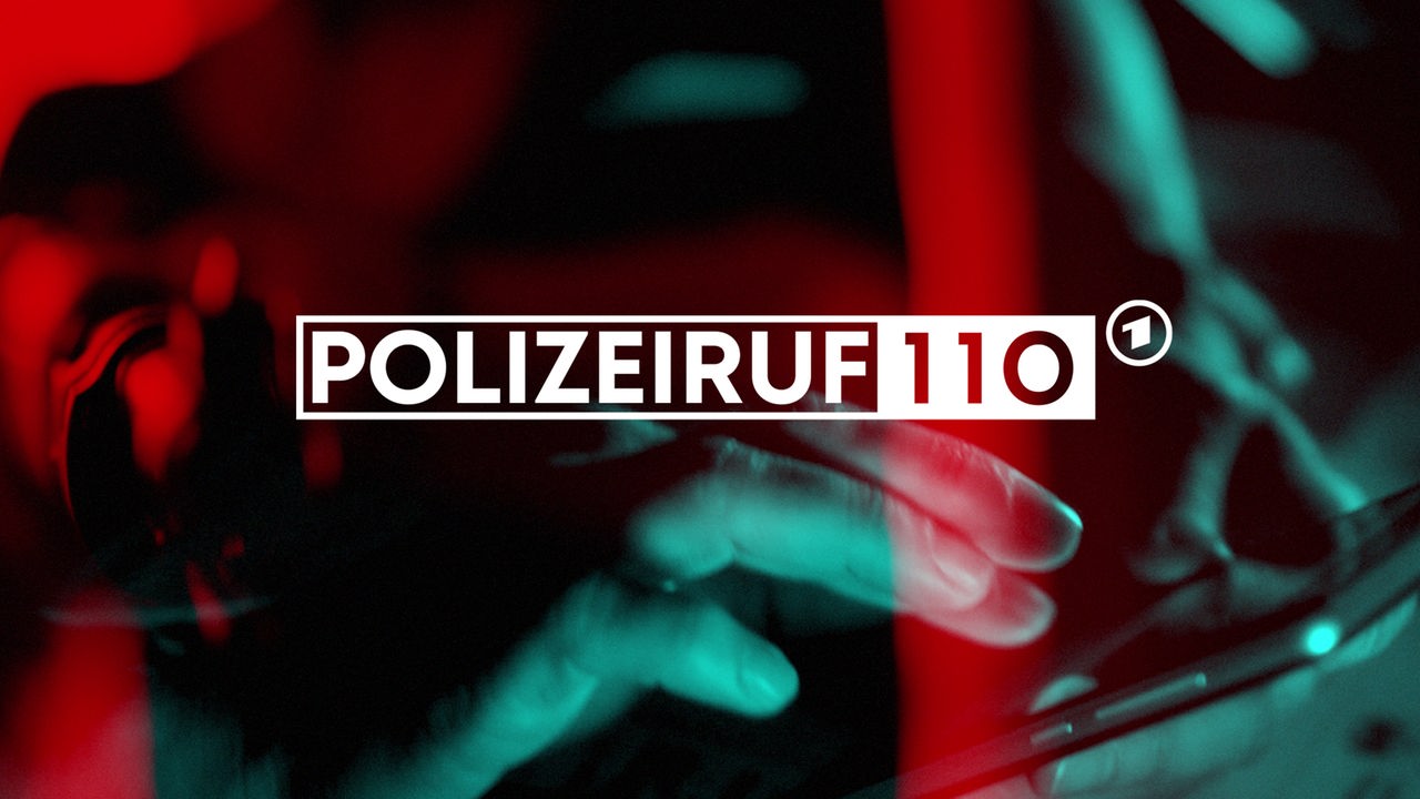 Dr. Stabroth mit den Kommissaren beim Tatort