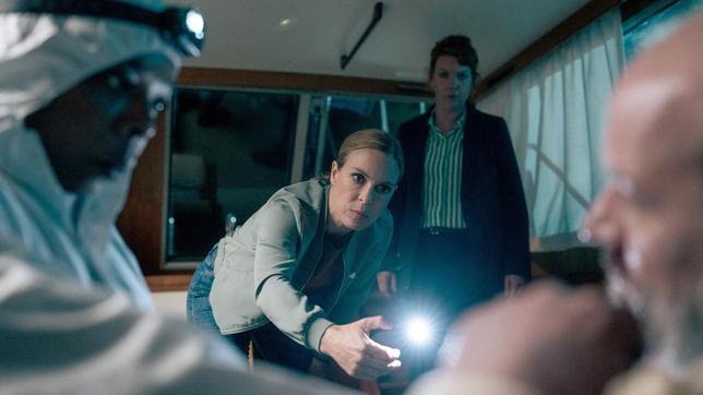 Maria (Dela Dabulamanzi), Katrin König (Anneke Kim Sarnau) und Melly Böwe (Lina Beckmann) am Tatort (m., Holger Daemgen).