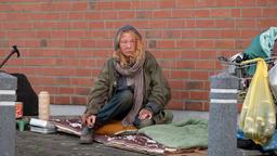 Obdachlose Erna (Rike Eckermann) wird Zeugin eines Verbrechens.