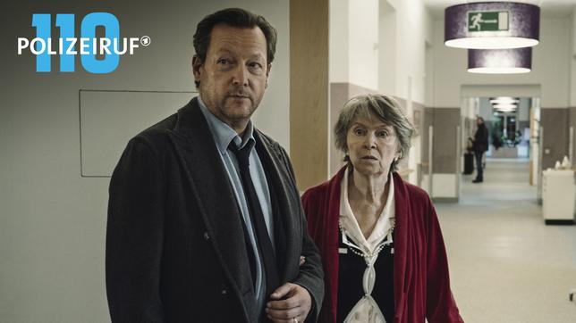 Bild: BR/die film gmbh /Hendrik Heiden/BR/die film gmbh /Hendrik Heiden Hat ihre Demenz Elisabeth Strauß etwa doch nur einen bösen Streich gespielt? Von links: Kommissar von Meuffels (Matthias Brandt) und Elisabeth Strauß (Elisabeth Schwarz).