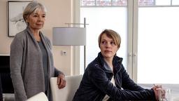 Was vertuschen Jugendamtsmitarbeiterin Poll (Ilona Schulz) und Karen Virchow (Anna Brüggemann)?