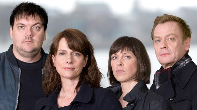 Alexander Bukow (Charly Hübner); Doreen Brasch (Claudia Michelsen); Katrin König (Anneke Kim Sarnau); Jochen Drexler (Sylvester Groth) ermitteln gemeinsam im Polizeiruf 110.