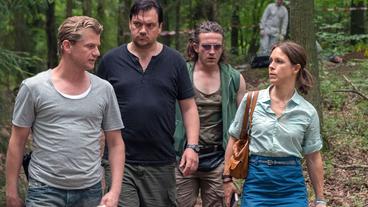 Bild: NDR/Christine Schröder Anton Pöschel, Kommissar Bukow, Volker Thiesler und Katrin König