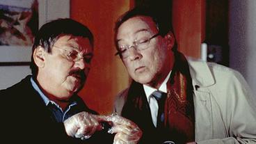 Bild: rbb/MDR/Saxonia Media/Domonkos Schneider (l.) und Schmücke