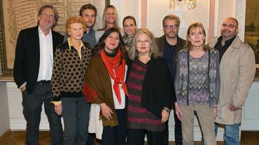 v.li.: Matthias Habich (Maximilian Heinrich), Irm Hermann (Rosa), Sebastian Bezzel (Kai Perlmann), Aelrun Goette (Regie und Drehbuch), Eva Mattes (Klara Blum), Julia Jäger (Anna Krist), Hanna Schygulla (Catharina), Roland Koch (Matteo Lüthi), Margit Carstensen (Margarethe), Sathyan Ramesh (Drehbuch).