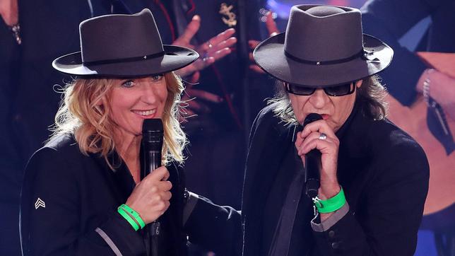 Bild: picture alliance/dpa/Jens Büttner Udo Lindenberg und Maria Furtwängler singen gemeinsam bei der Spendengala "Ein Herz für Kinder"
