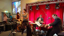 Eine Jazz-Band sorgt für ein stimmungsvolles Ambiente