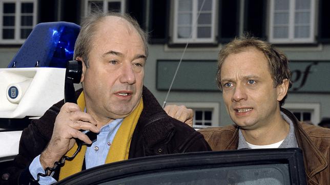 Bild: ARD/Schröder Kommissar Bienzle und sein Kollege Gächter