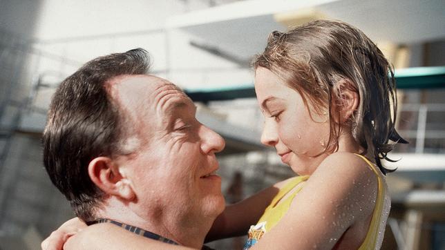 Bild: MDR Ehrlicher mit Lina im Schwimmbad