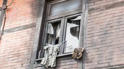 Ein ausgebranntes Fenster über der Küche, dem Drehmotiv für den Franken-Tatort. 