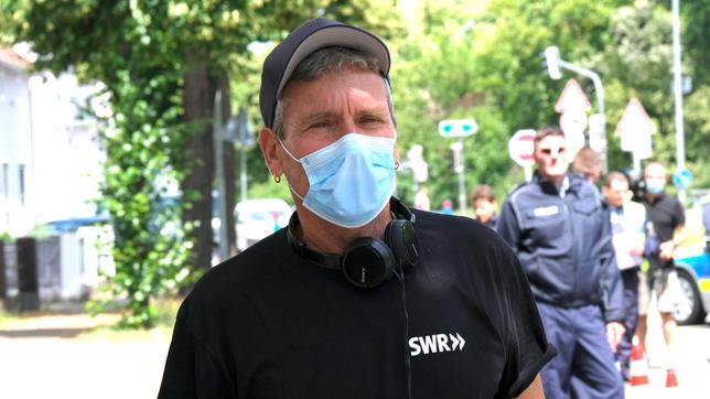 Bild: SWR/Jacqueline Krause-Burberg Autor und Regisseur Tom Bohn am Set.
