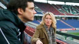 Ben (Luk Pfaff) ist schockiert über den Tod seines Freundes. Charlotte Lindholm (Maria Furtwängler) ermittelt .