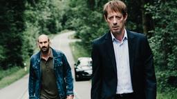 TATORT: Laurent Fleury (Luc Feit) zwingt den Lastwagenfahrer Fritz Loosli (Urs Jucker) den Unfallort zu besuchen.