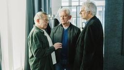 Wenig später suchen Batic (Miroslav Nemec, Mitte) und Leitmayr (Udo Wachtveitl, rechts) den Rat des renommierten Neuropsychologen Prof. Ralph Vonderheiden (André Jung).