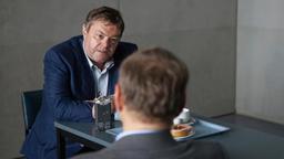 Christoph Heider (Oliver Reinhard) versucht Thorsten Lannert (Richy Müller) davon zu überzeugen, dass seine Ex-Frau ermordet wurde.