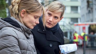 Martina Bönisch (Anna Schudt, r) und Claudia Siebert (Alexandra Finder, l)