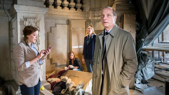 Bild: MDR/Andreas Wünschirs TATORT DRESDEN: Kommissarsanwärterin Maria Mohr (Jella Haase), Kommissarin Karin Gorniak (Karin Hanczewski), Kommissarin Henni Sieland (Alwara Höfels), Kommissar Peter Michael Schnabel (Martin Brambach)