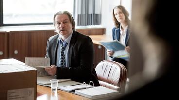 Bild: WDR/Martin Valentin Menke Der Unternehmer Pit Benteler (Max Herbrechter) ist in den Fokus des Steuerfahnders Sven Habdank geraten. Der Vorwurf: Steuerhinterziehung und Sozialabgabenbetrug. Doch ist das ein Mord-Motiv?