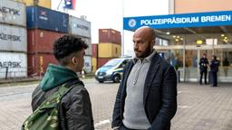 Die Undercover-Ermittlungen in Kopenhagener holen Mads Andersen (Dar Salim, rechts) in Bremen ein (links Adil Helveg (Issa Khattab)).
