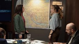 Die Zeit drängt: Tessa Ott (Carol Schuler) und Isabelle Grandjean (Anna Pieri Zuercher)