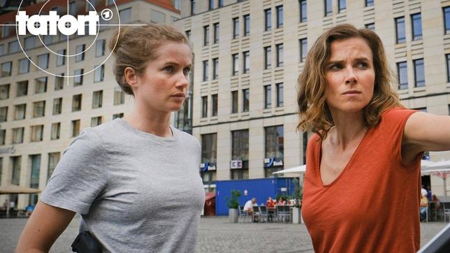 Die Kommissarinnen Leonie Winkler (Cornelia Gröschel) und Karin Gorniak (Karin Hanczewski) befinden sich gerade unterwegs, als sie die Nachricht von Louis Bürgers Flucht erreicht.