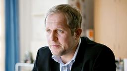 Ein mysteriöser Verkehrsunfall im Schnee mit fünf Toten gibt Kommissar Moritz Eisner (Harald Krassnitzer) viele Rätsel auf.
