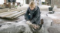 Nadeshda Krusenstern (Friederike Kempter) ermittelt hartnäckig in eisiger Kälte. Warum musste der junge Obdachlose Kalle sterben?