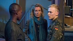 Führt die Spur zur Bundeswehr? Anais (Florence Kasumba) und Charlotte (Maria Furtwängler) befragen Josch (Julius Nitschkoff).