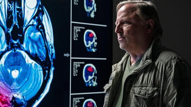 Bild: WDR/Molina Film/Thomas Kost Hauptkommissar Thiel (Axel Prahl) bekommt schlechte Nachrichten.