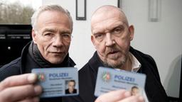 Hier ist die Polizei: Kommissar Max Ballauf (Klaus J. Behrendt) und Freddy Schenk (Dietmar Bär) wollen mit dem Journalisten Ole Winthir sprechen.