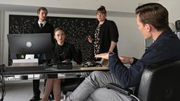 Im Bestattungshaus Ihle: Kommissar Jan Pawlak (Rick Okon) und Kommissarin Rosa Herzog (Stefanie Reinsperger) sprechen nochmal mit Julia (Marlina Mitterhofer) und Thomas Ihle (Jan Krauter). Was wissen sie über die beiden Grabstellen, die unter falschem Namen gekauft wurden?