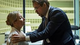 In der Rechtsmedizin: Prof. Karl-Friedrich Boerne (Jan Josef Liefers, rechts) versucht, zu Silke Haller (Christine Urspruch, links) durchzudringen.