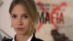 Johanna Stern (Lisa Bitter) im Büro der Mafia-Ermittlerin des LKA.