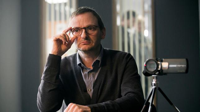 Bild: WDR/Thomas Kost Keine leichte Aufgabe. Der interne Ermittler Johannes Pröll (Milan Peschel) überprüft das Team der Dortmunder Mordkommission. Jede Aussage der Kommissare wird gefilmt.