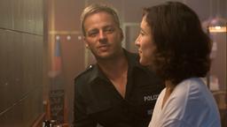 Tatort Kiel – Borowski und die Kinder von Gaarden: Sarah Brandt (Sibel Kekilli) und Polizist Rausch (Tom Wlaschiha)