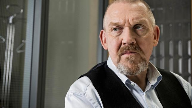 Bild: WDR/Bavaria Fiction GmbH/Thomas Kost Kommissar Freddy Schenk (Dietmar Bär) im Präsidium - während sein Kollege Max Ballauf undercover an Bord des entführten Rheinschiffes ist.