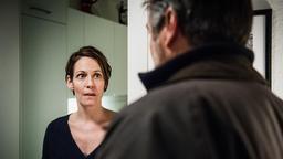 Kommissar Reto Flückiger (Stefan Gubser) bittet die Psychologin Dr. Sonja Roth (Stephanie Japp) um Hilfe.
