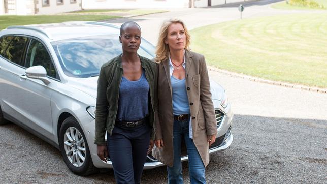 Bild: NDR/Manju Sawhney Kommissarinnen-Team: Anais Schmitz (Florence Kasumba) und Charlotte Lindholm (Maria Furtwängler).