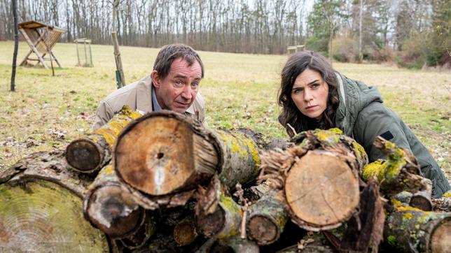 Kurt Stich (Thorsten Merten) und Kira Dorn (Nora Tschirner) bei der Observation.