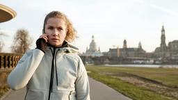 Leonie Winkler (Cornelia Gröschel) ist gerade beim Joggen, als sie zum Tatort gerufen wird.