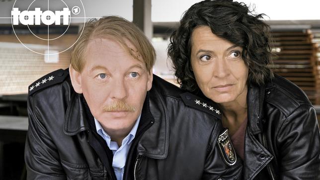 Reminiszenz an 1991: Ben Becker als Stefan Tries, Polizist in Zarten in der Westpfalz, Ulrike Folkerts als Lena Odenthal, Hauptkommissarin aus Ludwigshafen, die in ihrem 70. Fall im Einsatz ist und 30 Jahre Tatort feiert.