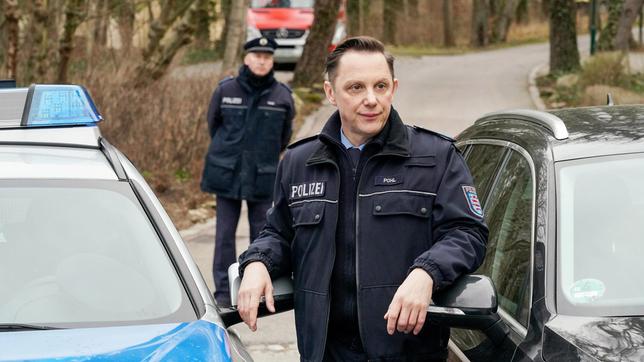 Bild: MDR/MadeFor/Steffen Junghans Lupo (Arndt Schwering-Sohnrey) am Tatort.